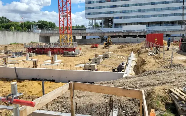 Chantier de fondations en cours de réalisation