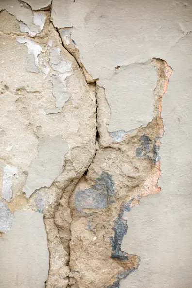 Maison fissurée: quels signes sont préoccupants ?